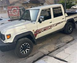 تويوتا لاند كروزر 70 بيك اب